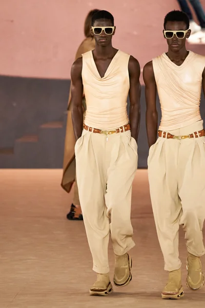 Look 11